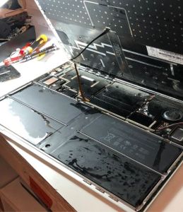 inside workings of a laptop