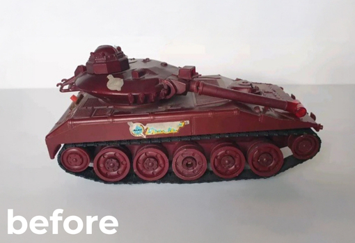 riot-tank-before Before picture of a vintage Eagle Force R.I.O.T tank from 1982.
